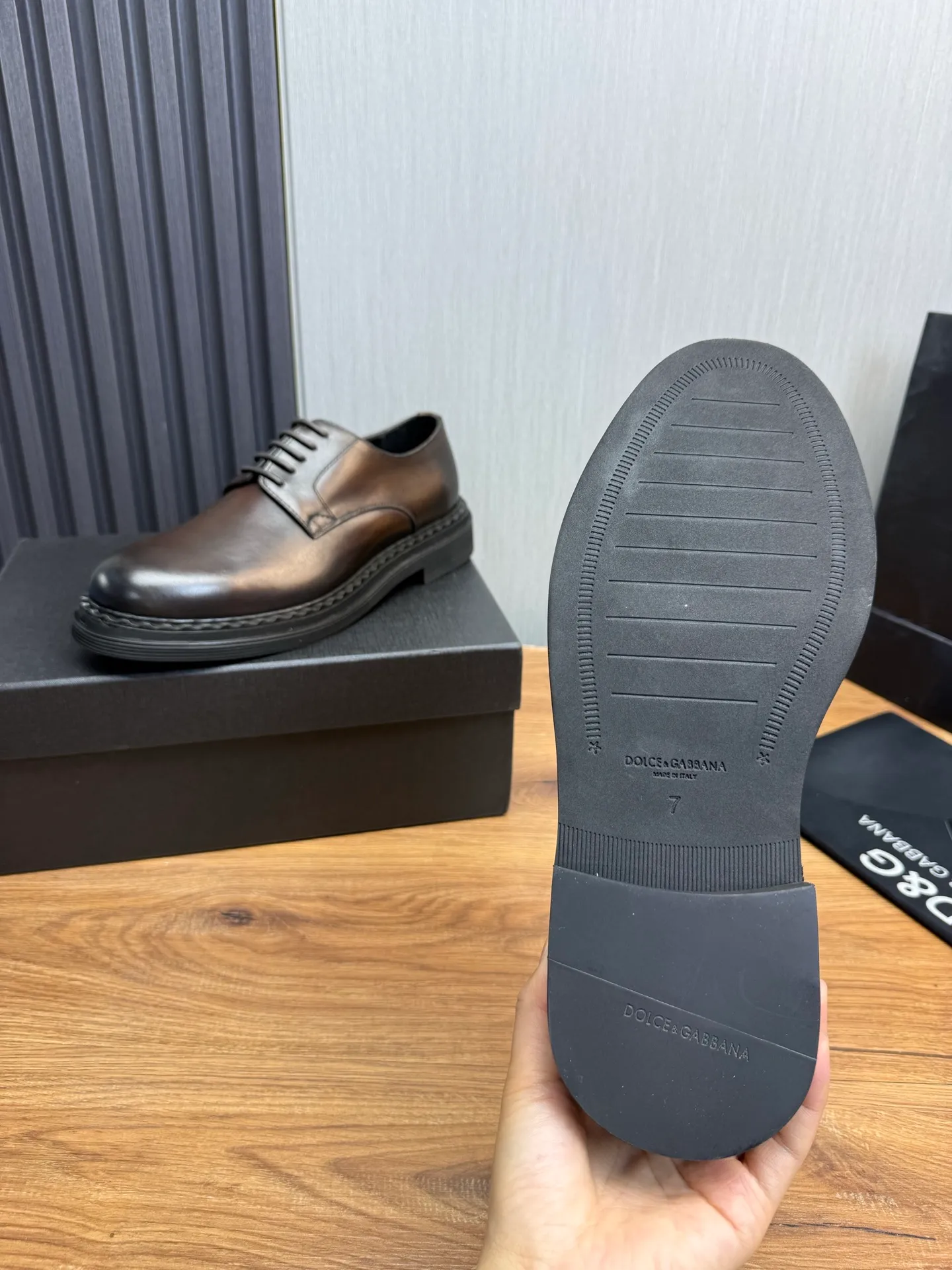 Men's shoes 💰900💰 DG. Men's casual lace-up leather shoes, the latest hot style 🔥 1:1 original purchase quality, top quality goods ⬆️The upper is imported open-edge beaded cowhide, cowhide, and cow suede. The hand-made three-dimensional stitching highlights the round toe design. The inner foot pads are all imported cowhide, with the original wear-resistant foam outsole, matching code 39-44, (38, 45 custom-made, non-returnable)